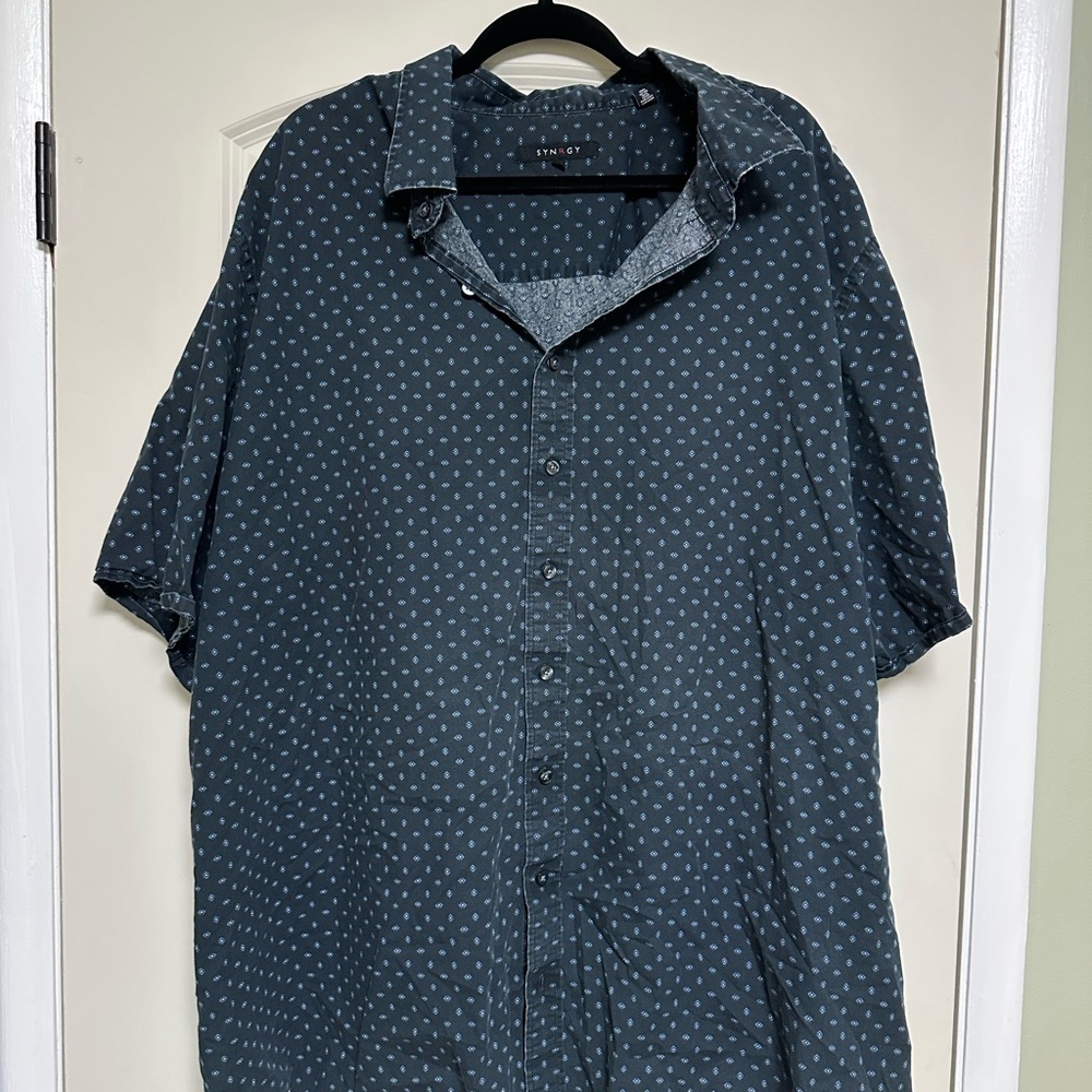 Men's Casual Button-Down Shirt in Dark Blue Pattern